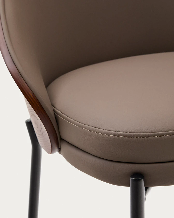 Стул барный Eamy из коричневой экокожи, ясеневого шпона с отделкой под орех и черного металла - фото 7