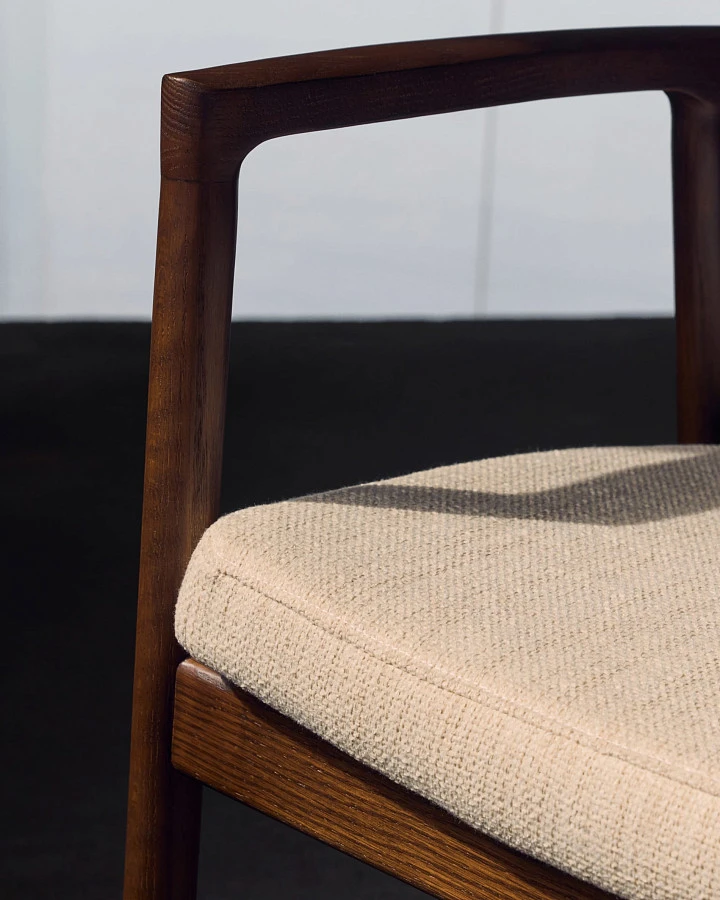 Стул Alocs из бежевой синели из массива дуба с отделкой орех FSC Mix Credit (съемный чехол) - фото 4