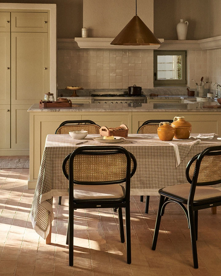 Стул Doriane из цельного вяза с черным лаком и мягким сиденьем - фото 2