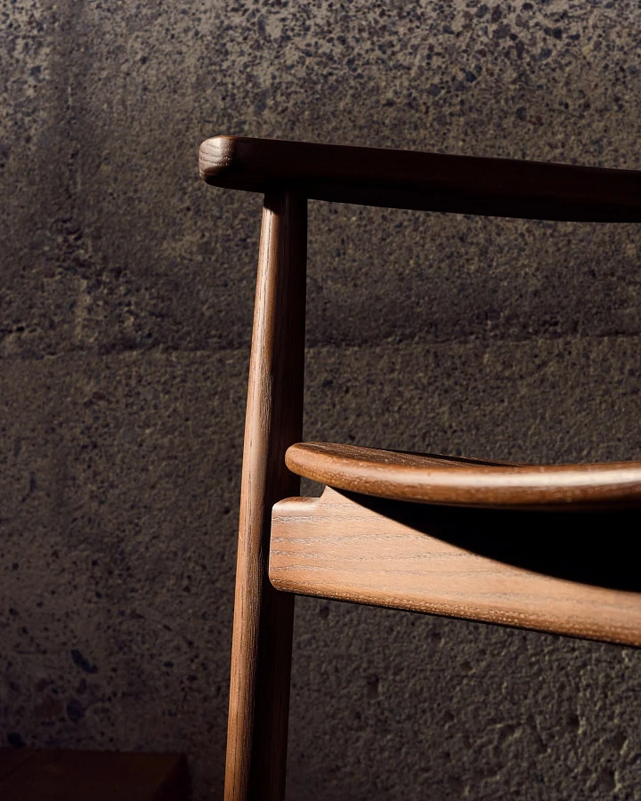 Стул Fondes из массива дуба с отделкой ореха FSC Mix Credit - фото 3