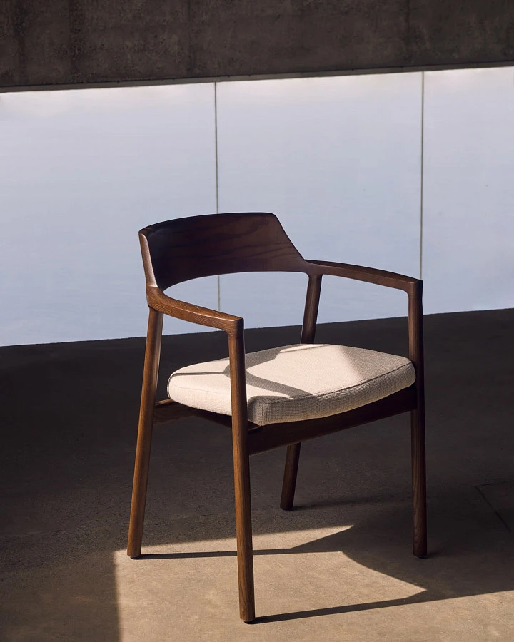 Стул Alocs из бежевой синели из массива дуба с отделкой орех FSC Mix Credit (съемный чехол) - фото 2