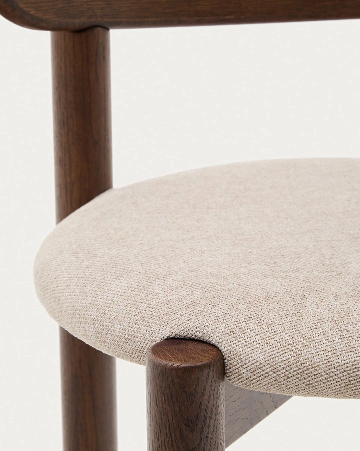 Стул Nebai из коричневой синели с каркасом из массива дуба и отделкой из ореха FSC MIX Credit - фото 9