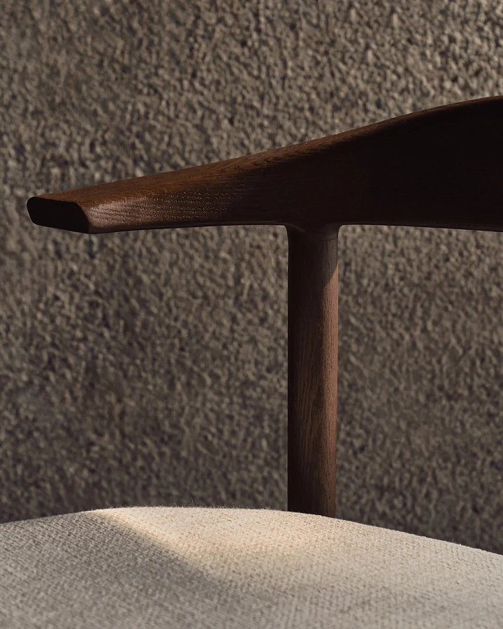 Стул Timons из бежевой синели из массива дуба с отделкой орех FSC Mix Credit - фото 3