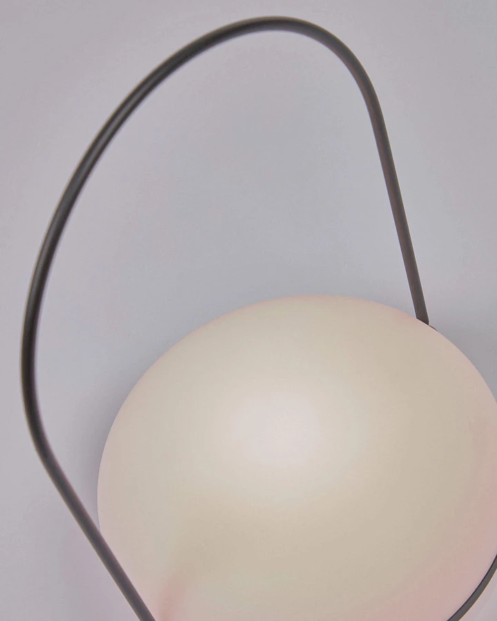 Переносная настольная лампа Tea из полиэтилена и металла с черной отделкой - фото 11