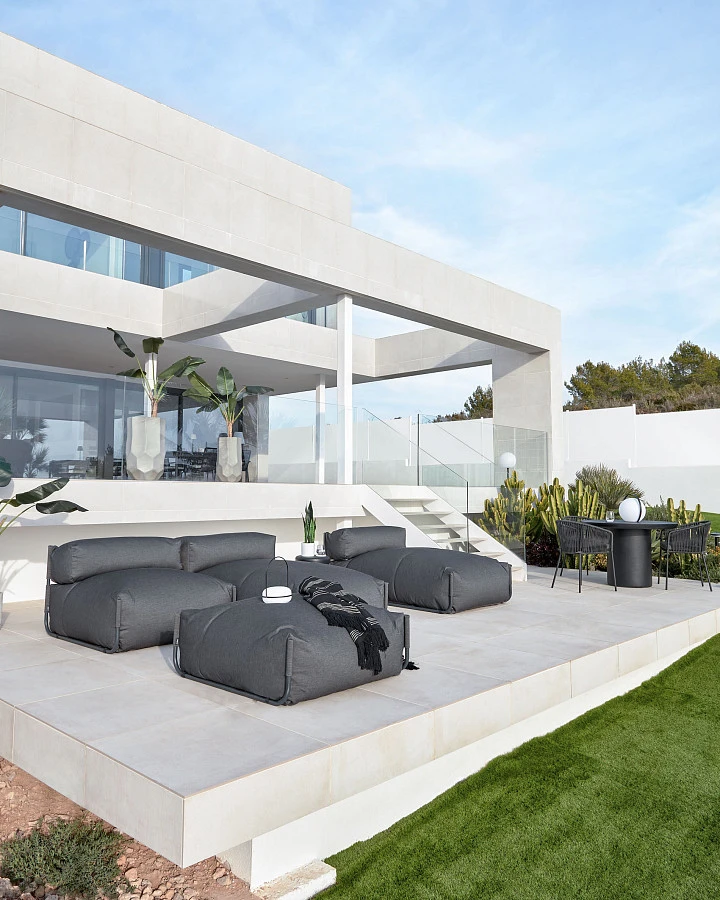 Переносная настольная лампа Tea из полиэтилена и металла с черной отделкой - фото 5