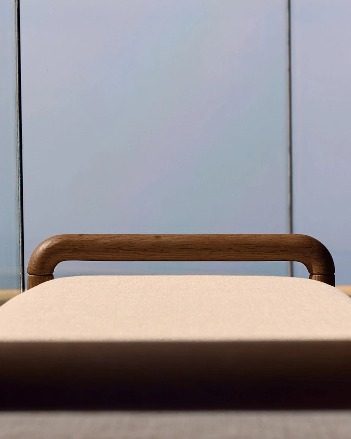 Скамейка Macaret со съемным чехлом из массива дуба с отделкой орех 120 см - фото 3