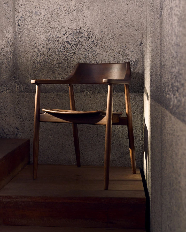 Стул Fondes из массива дуба с отделкой ореха FSC Mix Credit - фото 2